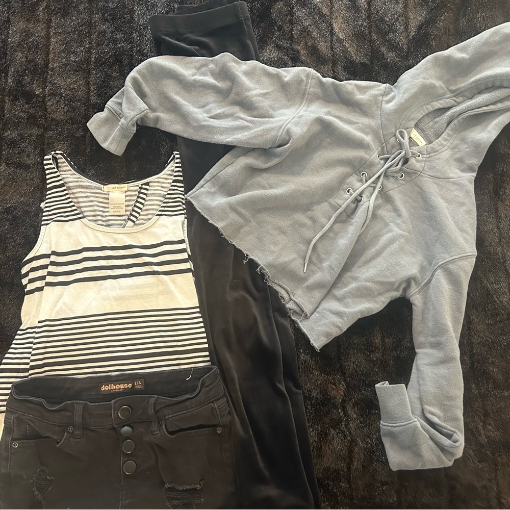 Juniors Trendy Clothing Lot XS–S | LA Hearts Hoodie, Dollhouse Shorts, Tank